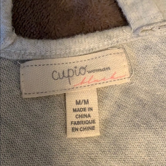 Women’s V-Neck Sweater - Picture 8 of 8